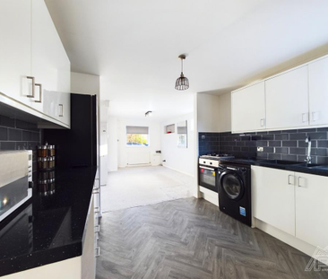 2 bedroom end of terrace house to rent - Photo 1