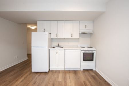 **ALL INCLUSIVE** 1 Bedroom Lower Unit in Welland!! - Photo 5