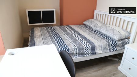 Room in shared apartment for rent in Inns Quay, Dublin - Photo 2