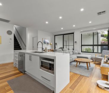 Modern, Light-Filled Living in a Quiet Mawson Setting - Photo 4