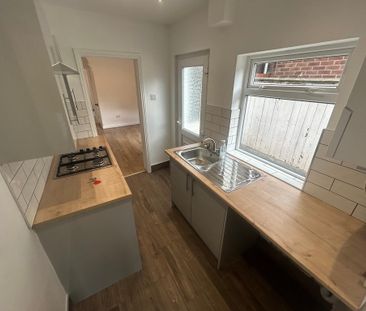 3 bedroom terraced house to rent - Photo 6