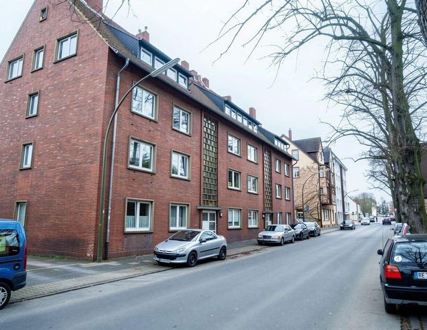 Charmante 3-Zimmer-Etagenwohnung mit Garage und guter Verkehrsanbindung - Photo 1