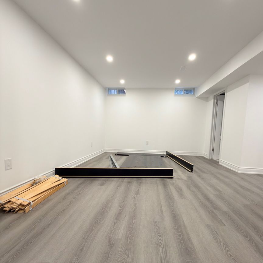 For Lease - 4894 Yorkshire Avenue Unit# Basement, Mississauga, Ontario - Photo 1