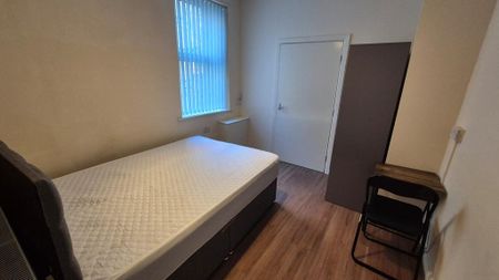 4 bedroom terraced house to rent - Photo 5