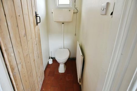 3 bedroom semi-detached house to rent - Photo 5