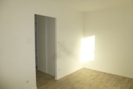 Location Appartement 3 pièces 72m² LE PUY EN VELAY 43000 - Photo 2