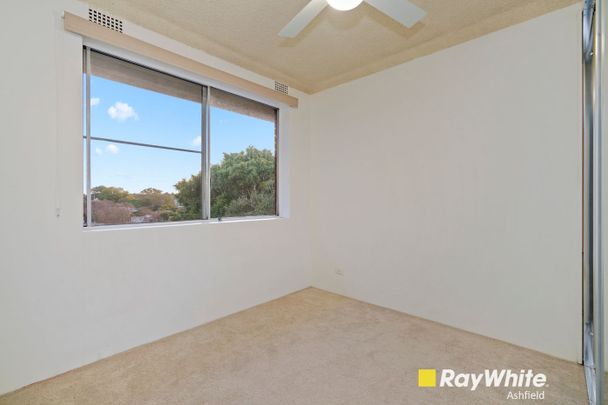 Beautifully Presented 2 Bedroom Unit - Photo 1