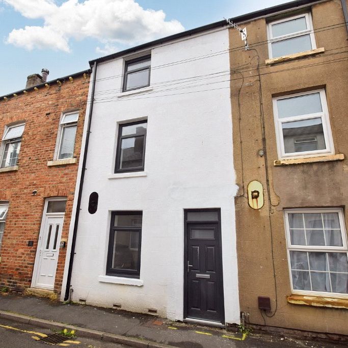 4 bed terraced house to rent in Clark Street, Scarborough, YO12 - Photo 1