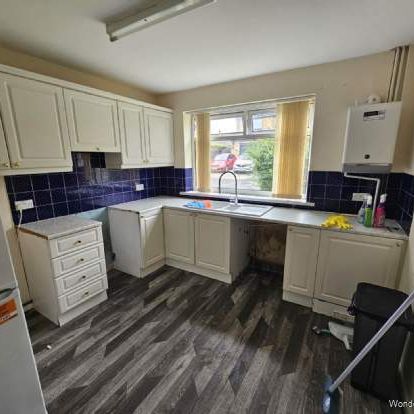 2 bedroom property to rent in Heckmondwike - Photo 1