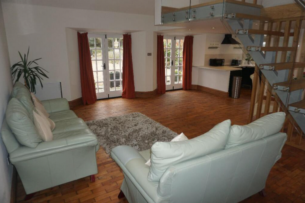 1 bedroom barn conversion to rent - Photo 1