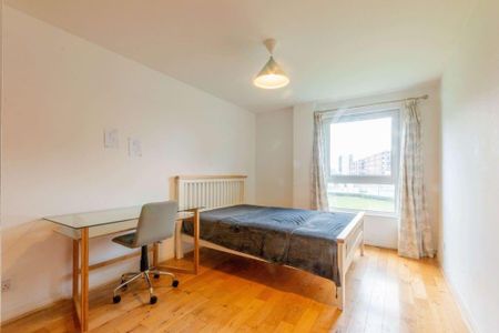 3 bedroom flat to rent - Photo 2