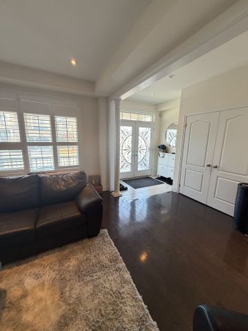 For Lease - 1100 Sherman Brock Circle, Newmarket, Ontario - Photo 2