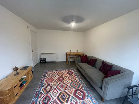 2 Bedroom Property To Rent - Photo 4