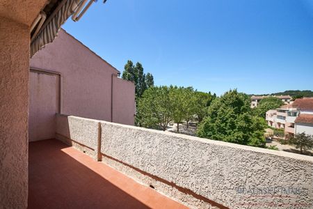 Location Appartement 3 pièces 61m² LE BEAUSSET 83330 - Photo 4