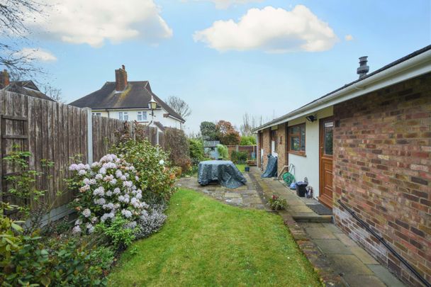 Lewis Close, ., Shenfield - Photo 1