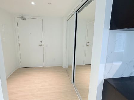 For Lease - 8 Wellesley Street Unit# 1916, Toronto, Ontario - Photo 5