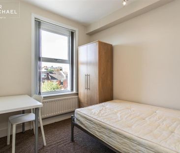 6 bedroom terraced house to rent - Photo 2