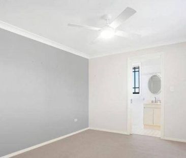 Great Family Home in Convenient & Friendly Suburb - Photo 4