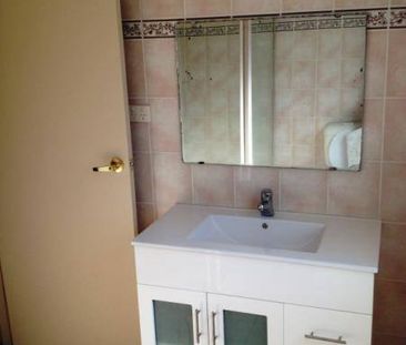 COSY HOME IN QUIET STREET!!! - Photo 3