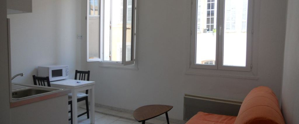 A LOUER - AIX EN PROVENCE - STUDIO MEUBLE EN CENTRE VILLE - Photo 1