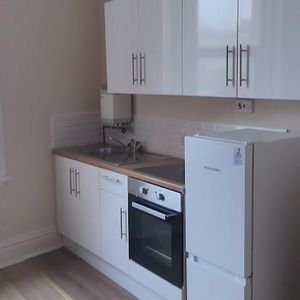 Flat to rent - Photo 2