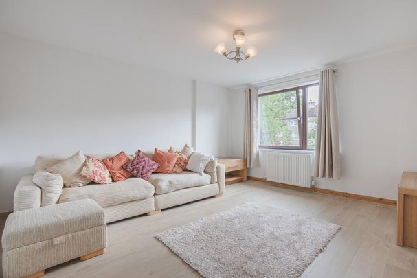 3 bedroom flat to rent - Photo 1
