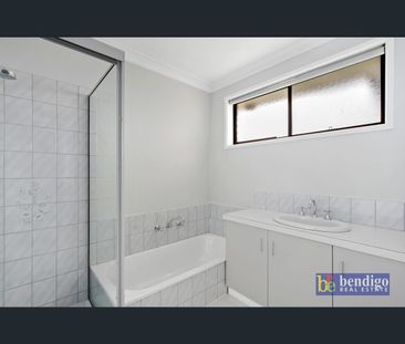 25 Landale Dr, Strathdale, Vic 3550 - Photo 2