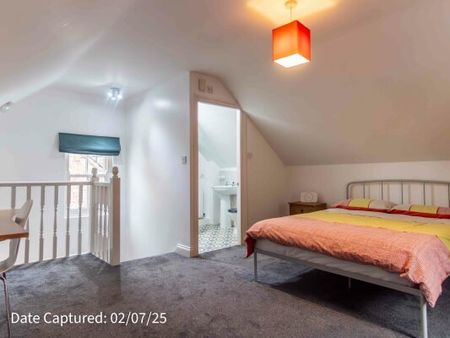 Room 4, 38 Heslington Road - Photo 2