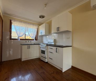 Neat and Bright Two-Bedroom Unit in Prime Dallas Location - Photo 4