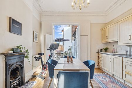 Wroughton Road, SW11, London - Photo 2