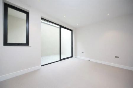 4 bedroom house in Denton Street - Photo 5