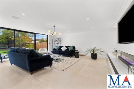 Price £7,995 pcm - Available Now - Furnished - Photo 3