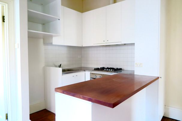 33 Quayle Street Sandy Bay TAS 7005 Australia - Photo 1