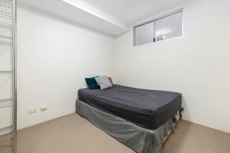 Fully Furnished One Bedroom Suite I New Carpet - Photo 3