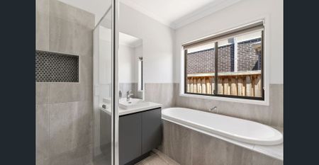 Near New Three Bedroom Home! - Photo 5