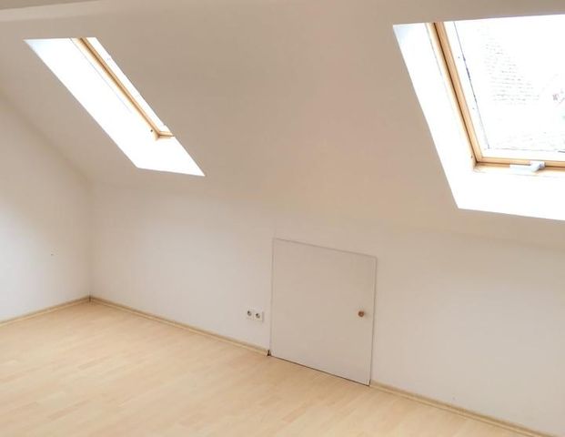 2 Zi.-DG-Wohnung, 20 km nördlich von Ulm Richtung Heidenheim 420 - Foto 1