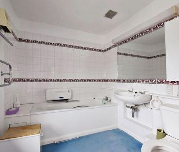 2 bedroom retirement property to rent - Photo 5