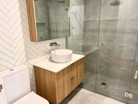 MODERN CONTEMPORARY APARTMENT - SUPERB LOCATION - Photo 3