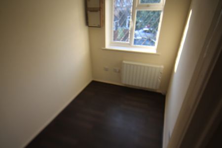 Beaulieu Close, Hounslow - Photo 2