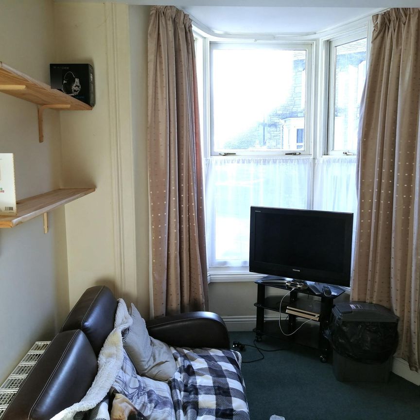 Castle Street - Photo 1