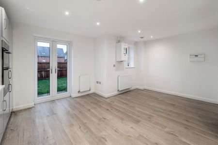 4 bedroom townhouse to rent - Photo 3