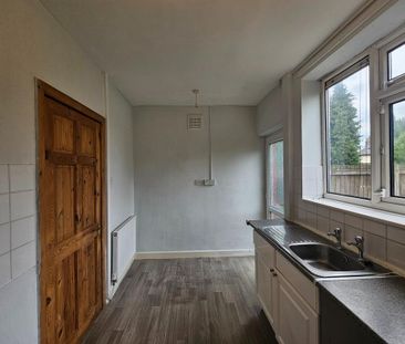 3 bedroom semi-detached house to rent - Photo 4