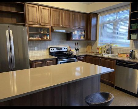 For Lease - 432 Ladycroft Terrace Unit# Main & Upper, Mississauga, Ontario - Photo 2