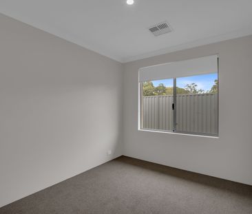 Lovely Four Bedroom Home in Byford - Photo 5