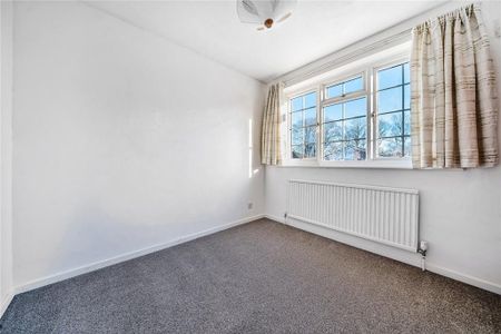 4 bedroom detached house to rent - Photo 3