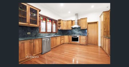 Grand 5 Bedroom Family Home in Prime Chatswood Location - Photo 4