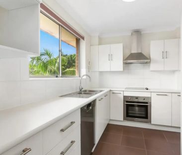 Ultra Stylish Three Bedroom Apartment - Photo 4
