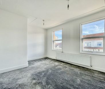 3 bed House Central Avenue, Southend-on-Sea, SS2 - Photo 4