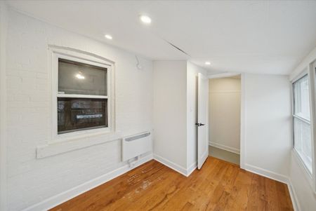 For Lease - 1578A Queen Street, Toronto, Ontario - Photo 4
