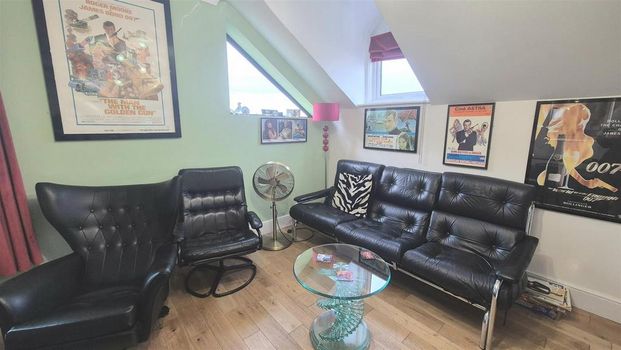 4 bedroom apartment to rent - Photo 1